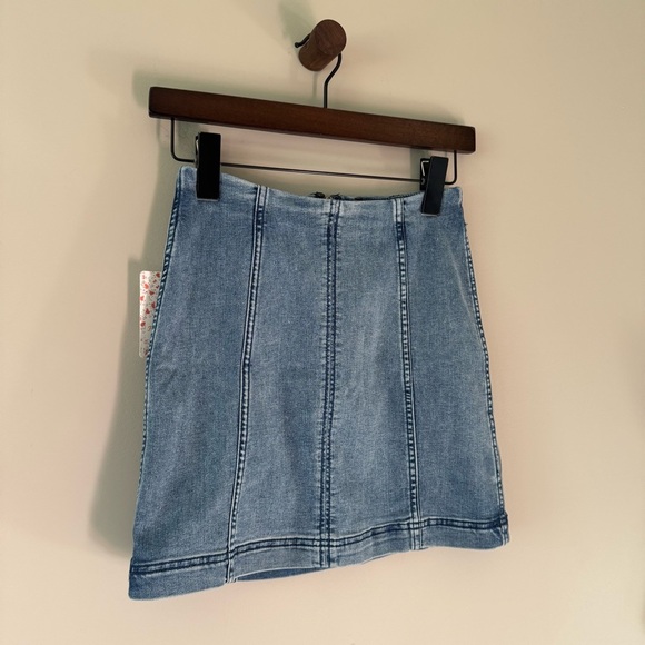 FREE PEOPLE Denim Mini Skirt Faded Indigo Size 2 - Picture 1 of 11